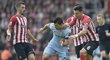 Agüero se bije s přesilou brnánícím hráčů Southamptonu