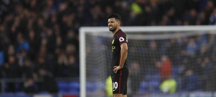 Zklamaný útočník City Sergio Agüero po výprasku od Evertonu