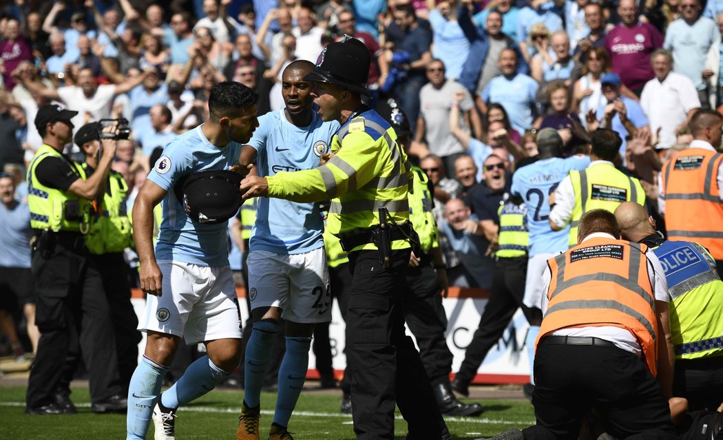 Divoké oslavy hráčů City s fanoušky měly pořádnou dohru