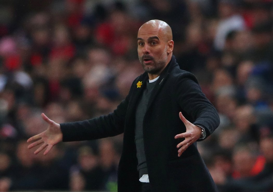 Španělský kouč Pep Guardiola v zápase Premier League proti Stoke