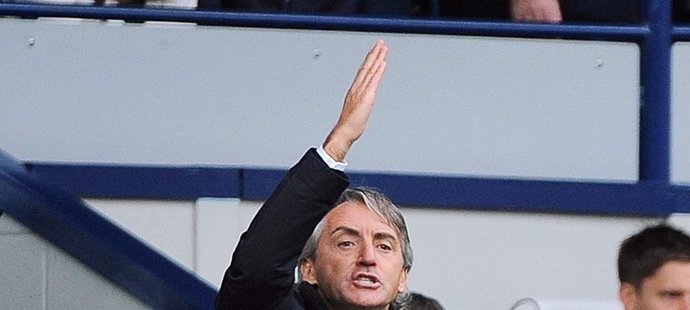 Manažer Manchesteru City Roberto Mancini je jako Ital hodne temperamentní. V této sezoně se hráčům jeho týmu nedaří podle představ a kouč se dostává do sporů s hráči