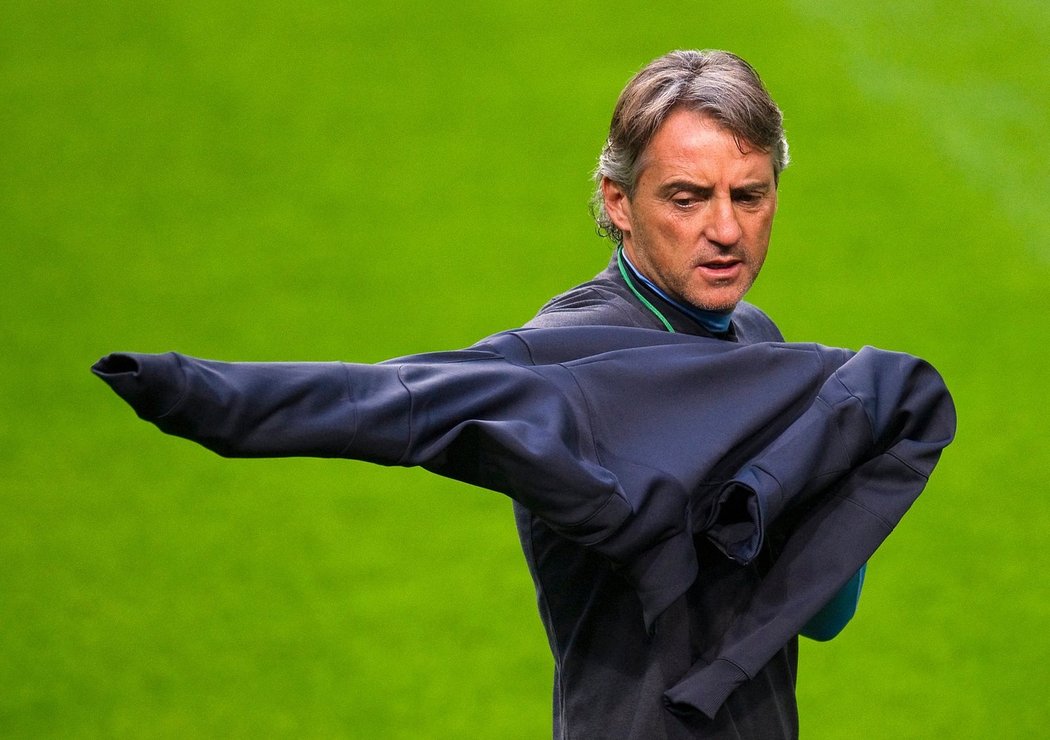 Italský manažer Manchesteru City Roberto Mancini se pustil do války s hvězdami anglického mistra. Bude si stát za svým názorem, nebo ustoupí hráčům?