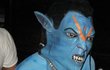 Modrá je dobrá. Gael Clichy si vyrazil na vánoční večírek Manchesteru City jako Avatar