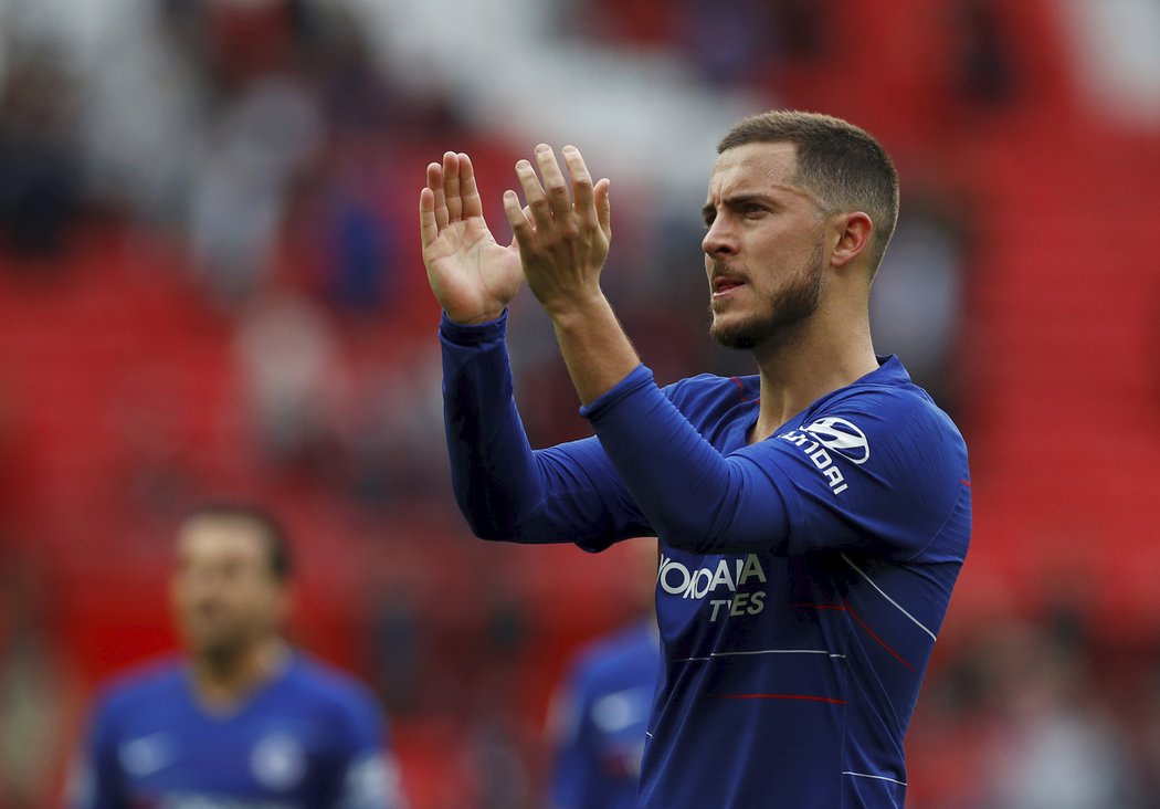 Eden Hazard po utkání zdraví fanoušky