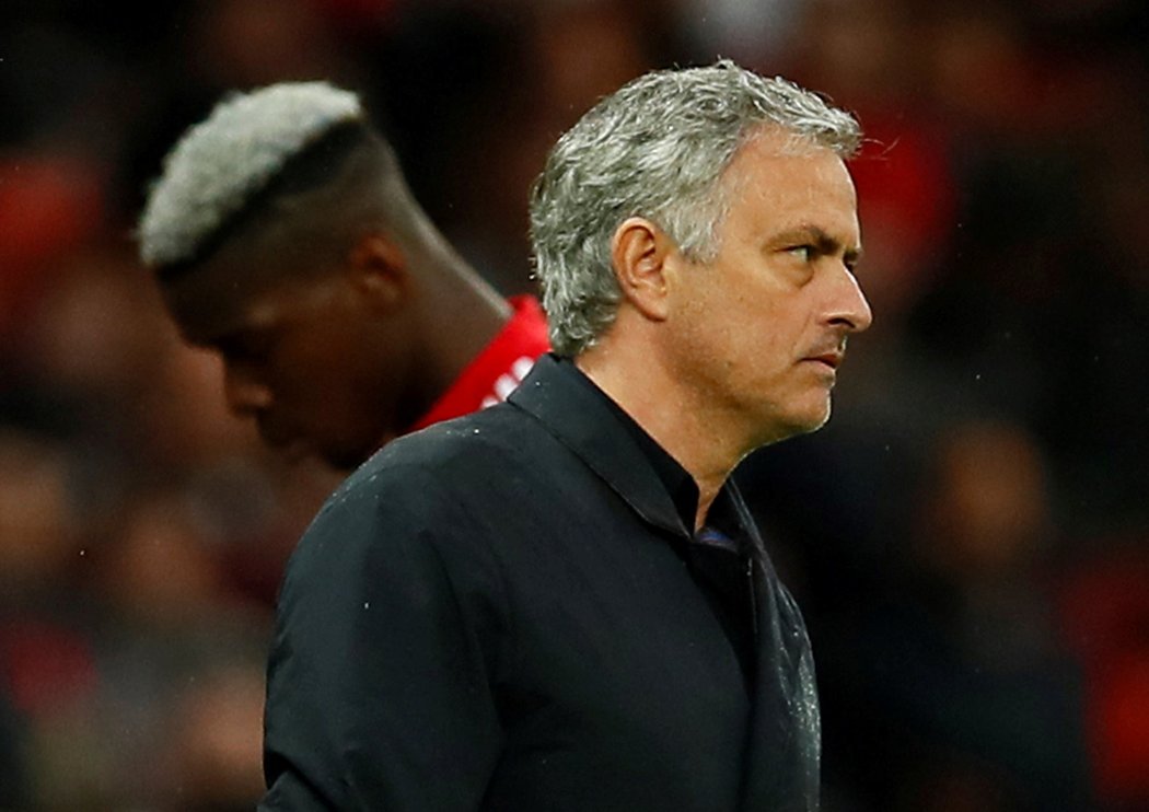 Trenér Manchesteru United José Mourinho a francouzský záložník Paul Pogba