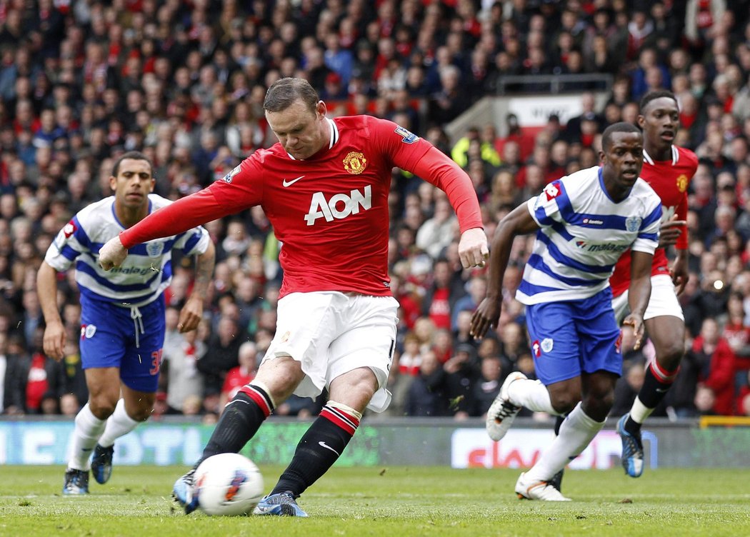 Manchester United porazil i díky proměněné penaltě Rooneyho QPR.