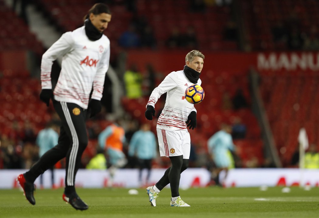 Zlatan Ibrahimovic a Bastian Schweinsteiger, dva zkušení hráči z Manchesteru United