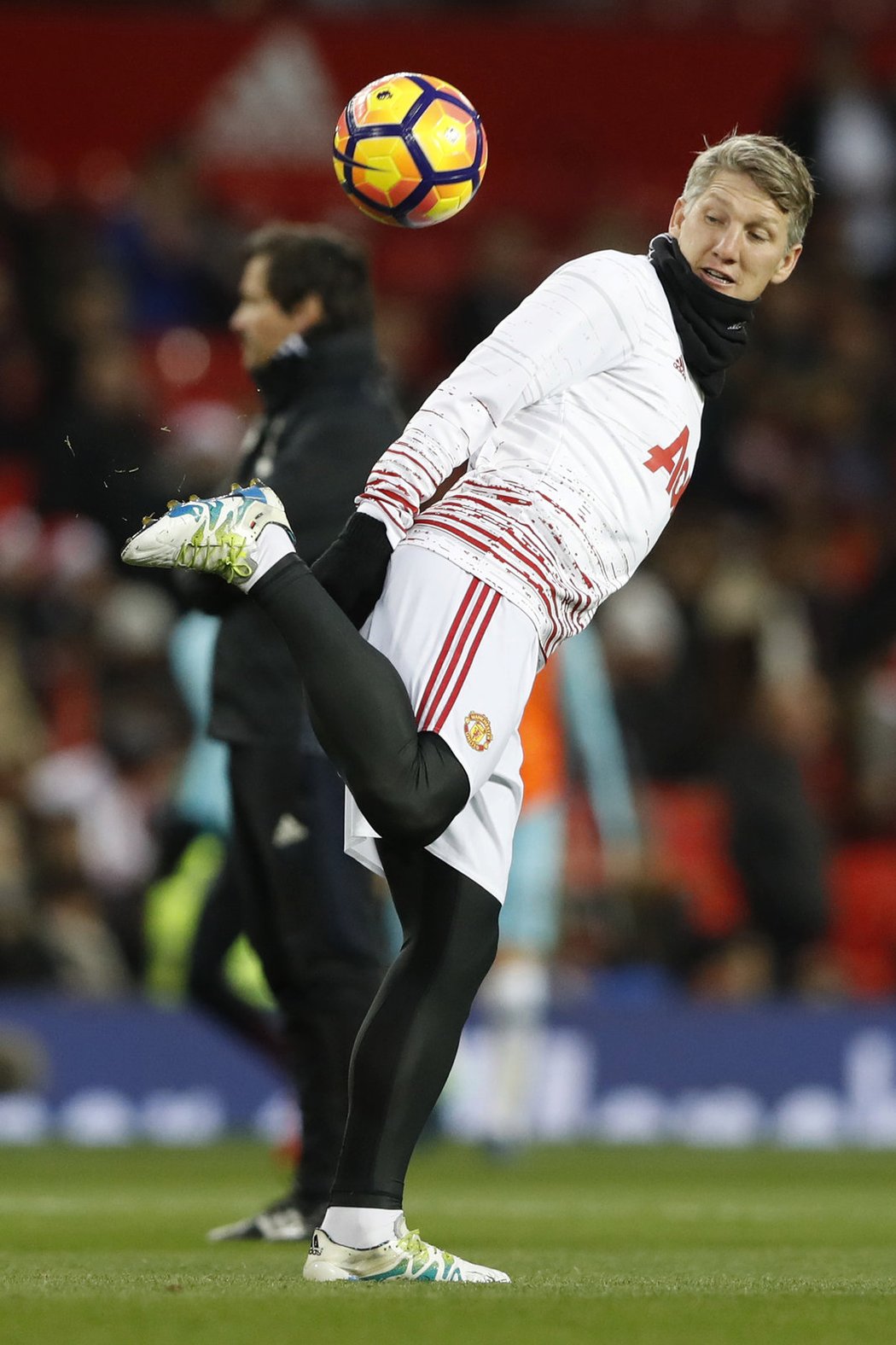 Německý záložník Bastian Schweinsteiger se dostal na lavičku Manchesteru United