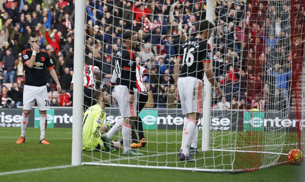 A je tam. Manchester United prohrál v Sunderlandu 1:2.