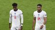 Marcus Rashford (vlevo) a Reece James (vpravo) po zápase se Skotskem