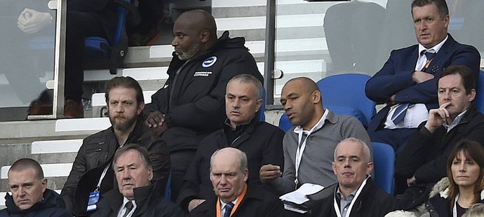 Manažer José Mourinho nemohl na fotbale chybět. Po předčasném konci v Chelsea zamířil na šlágr druhé ligy mezi Brightonem a Middlesbrough.