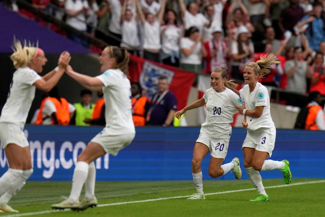 Radost Anglie po gólu na 1:0 ve finále EURA žen proti Německu