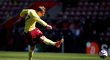 Český útočník Burnley Matěj Vydra střílí na branku v utkání proti Southamptonu