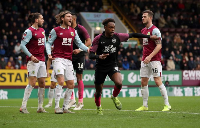 Vydra po měsíci naskočil do zápasu. K postupu v poháru pomohl i mladík Žambůrek Vydra po měsíci naskočil do zápasu. K postupu v poháru pomohl i mladík Žambůrek