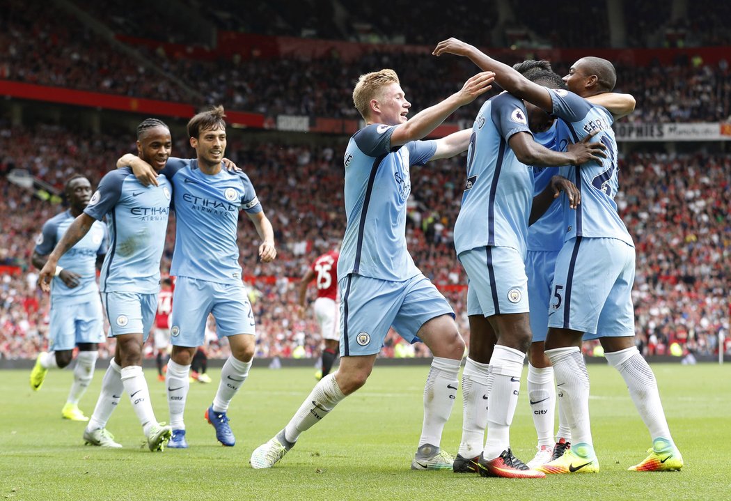 Radost Manchesteru City po druhé trefě na Old Trafford. Branku vstřelil Kelechi Iheanacho.