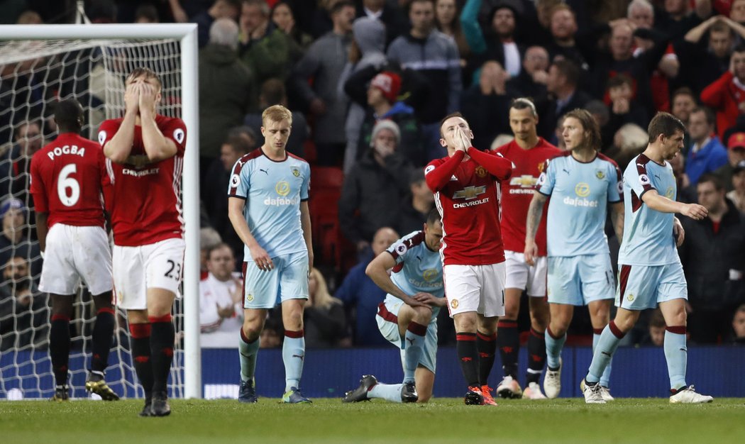 Zmar v podání fotbalistů Manchesteru United. Doma hráli &#34;rudí ďáblové&#34; jen 0:0 s Burnley.