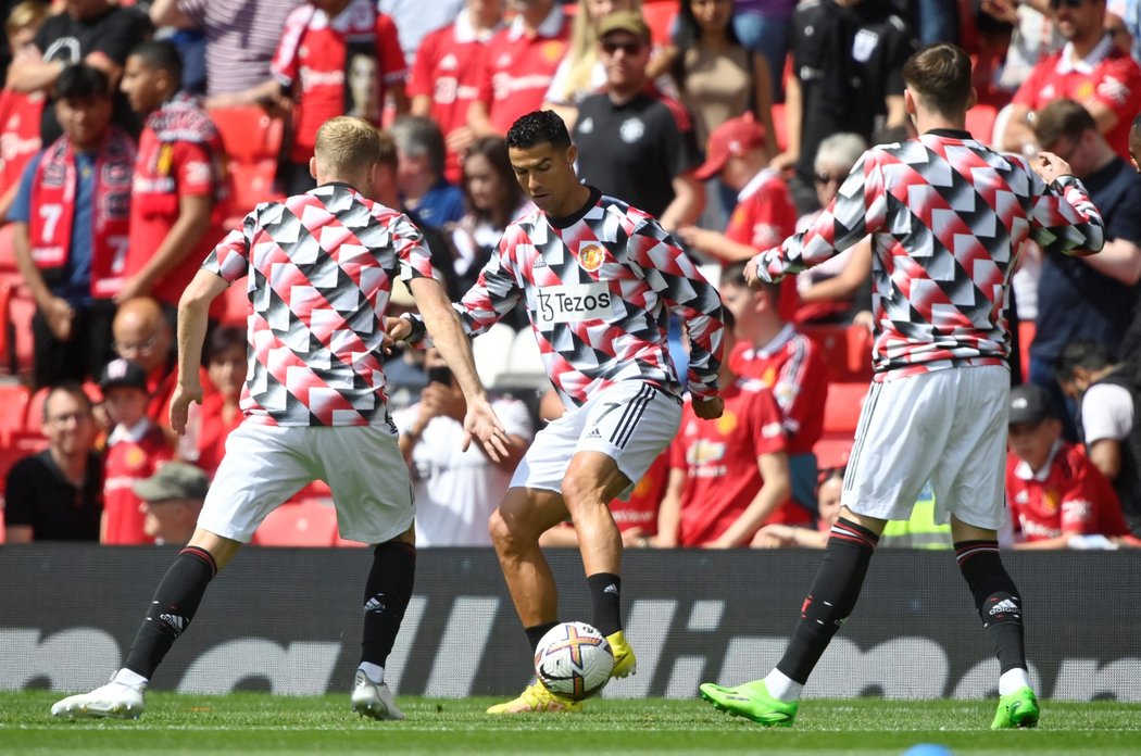 Cristiano Ronaldo na rozcvičce před utkáním proti Brightonu