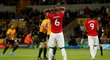 Paul Pogba se musel držet za hlavu, v 68. minutě dohrávky 2. kola Premier League na hřišti Wolverhamptonu totiž neproměnil penaltu