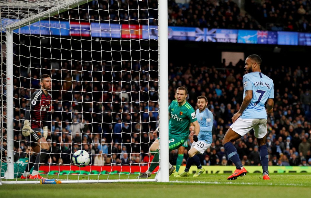 Raheem Sterling se třemi brankami postaral o výhru Manchesteru City 3:1 nad Watfordem