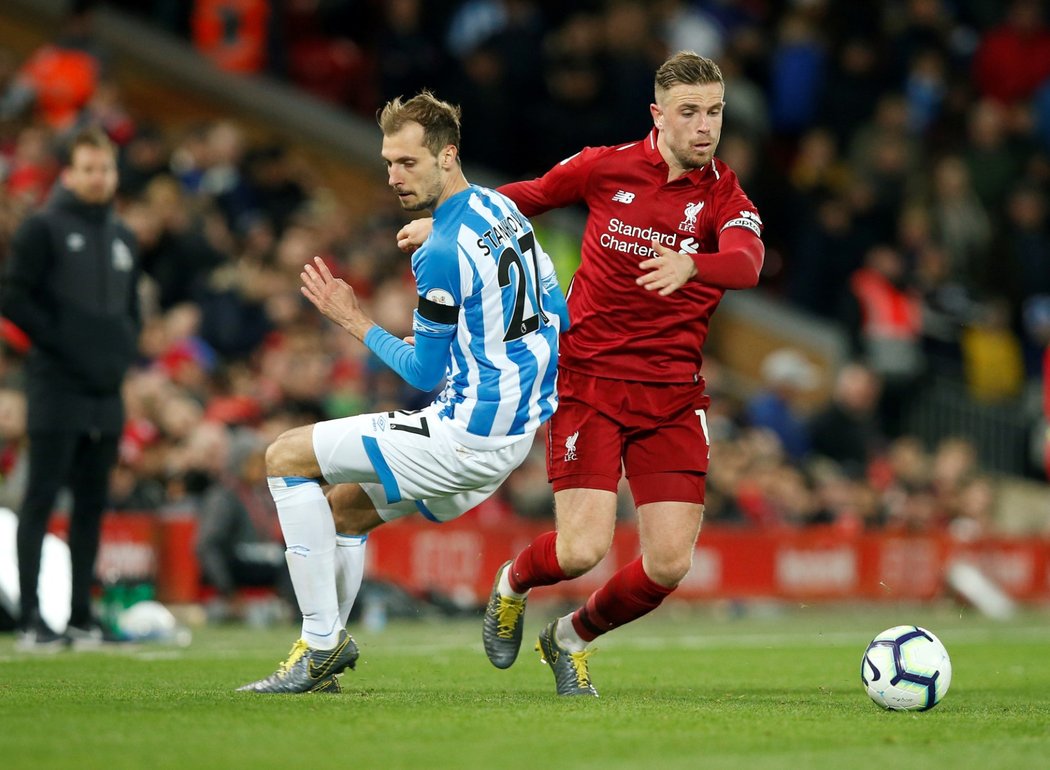 Liverpoolský kapitán Jordan Henderson dovedl svůj tým k další výhře, i tak stále musí doufat ve ztrátu Manchesteru City