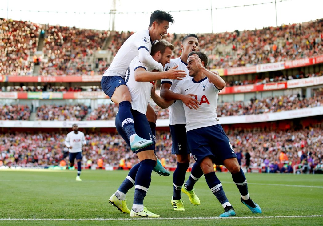 Ve 40. minutě se Spurs radovali z vedení 2:0, když pokutový kop proměnil Harry Kane