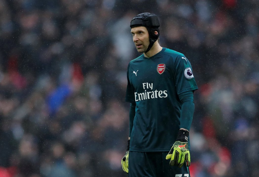 Zklamaný gólman Petr Čech po prohře s Tottenhamem