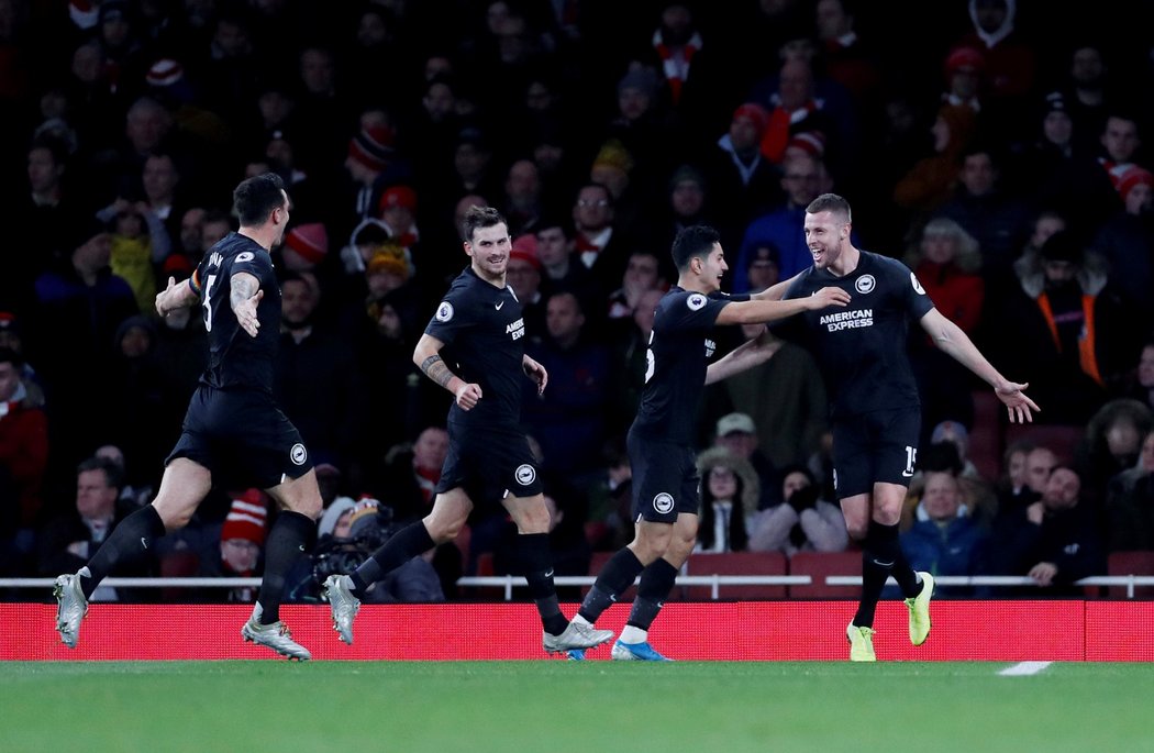 Brighton překvapivě vyhrál v dohrávce 15. kola Premier League na hřišti Arsenalu 2:1, o první trefu se postaral obránce Adam Webster