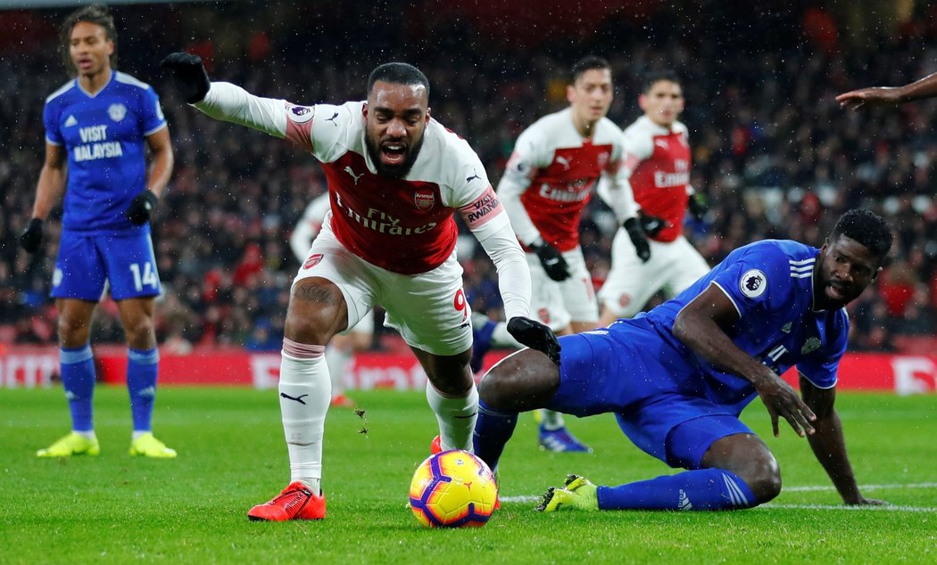 Arsenal urval těsnou výhru 2:1 nad Cardiffem, v 83. minutě rozhodl Alexandre Lacazette