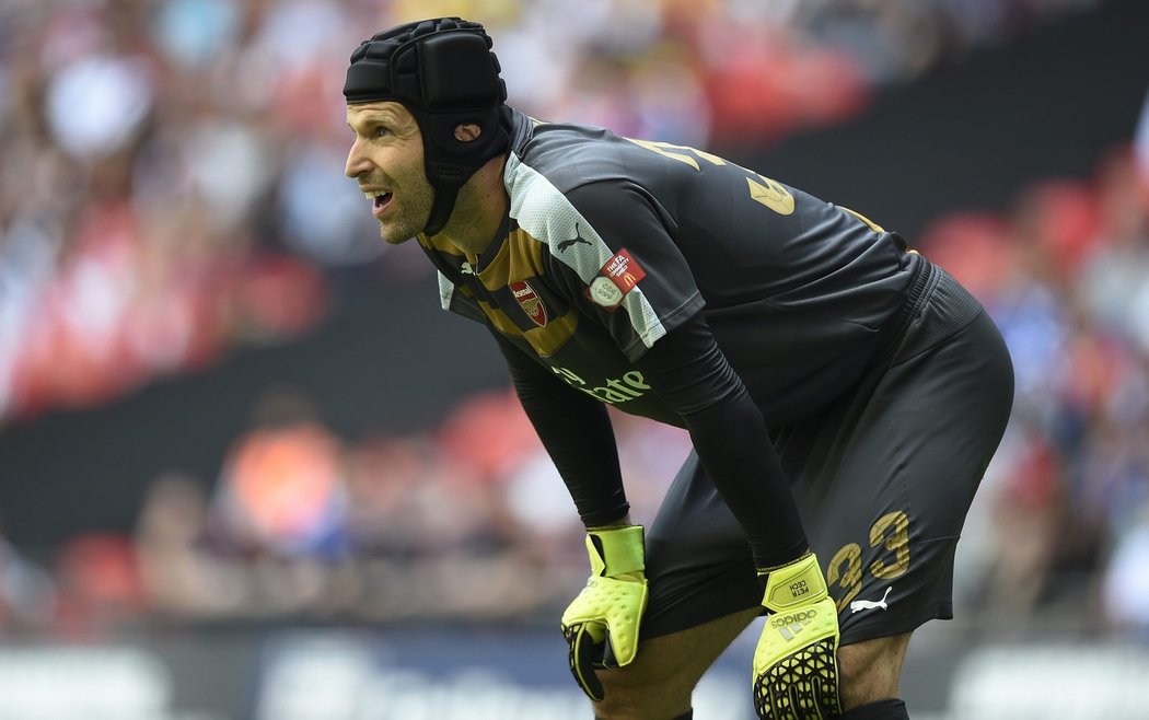 Gólman Petr Čech se stává oporou Arsenalu. Naposledy to ukázal v duelu s Liverpoolem, teď pro změnu pomáhá &#34;kanonýrům&#34; v duelu na hřišti Newcastlu United