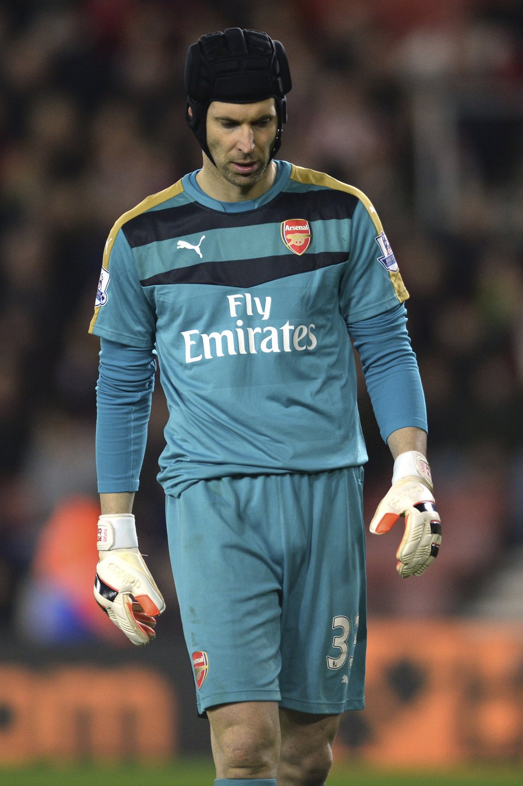 Propadák. Petr Čech v brance Arsenalu čisté konto při utkání v Southamptonu neudržel. Za sedmdesát minut dostal tři góly.