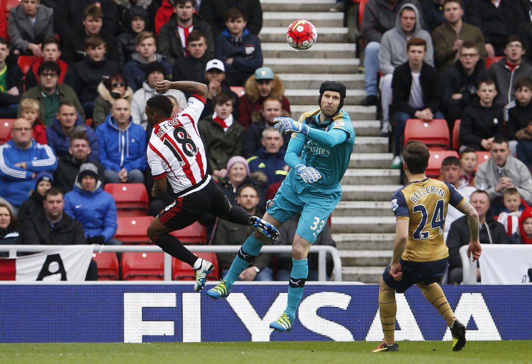 Český brankář Petr Čech udržel proti Sunderlandu druhou nulu po svém návratu do branky Arsenalu