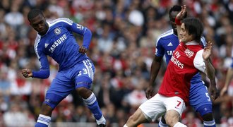 Rosického Arsenal na Chelsea nestačil, Kalas zažil vítěznou premiéru