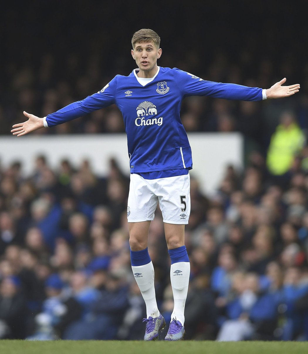 John Stones z Evertonu při utkání s Arsenalem