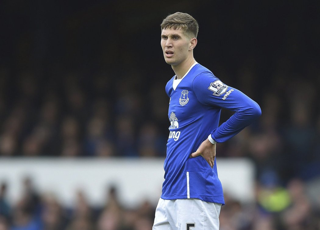 John Stones z Evertonu při utkání s Arsenalem