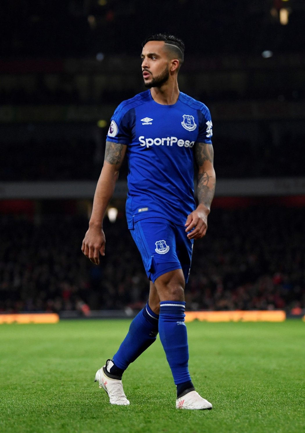 Theo Walcott se vrátil v dresu Evertonu na Emirates Stadium, ale moc důvodů k radosti neměl