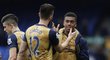 Fotbalisté Arsenalu se radují z gólu do sítě Evertonu