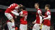 Hráči Arsenalu slaví branku Nicklase Bendtnera do sítě Hullu