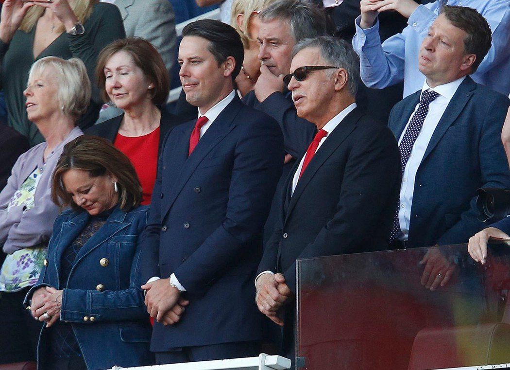Stan Kroenke se synem Joshem na zápase Arsenalu