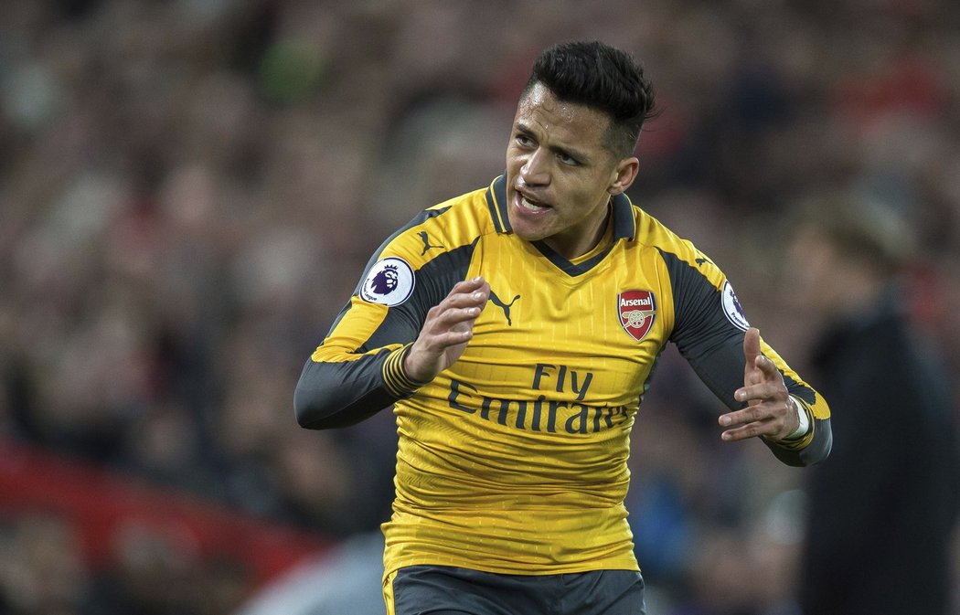 Útočník Alexis Sánchez se v zápase Liverpoolu s Arsenalen neprosadil