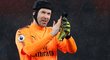 Český gólman Arsenalu Petr Čech po utkání s Manchesterem City, ve kterém dostal tři góly