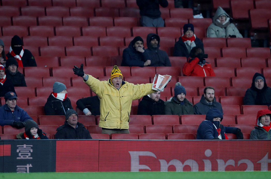 Prázdná místa na Emirates Stadium během utkání Arsenalu s Manchesterem City