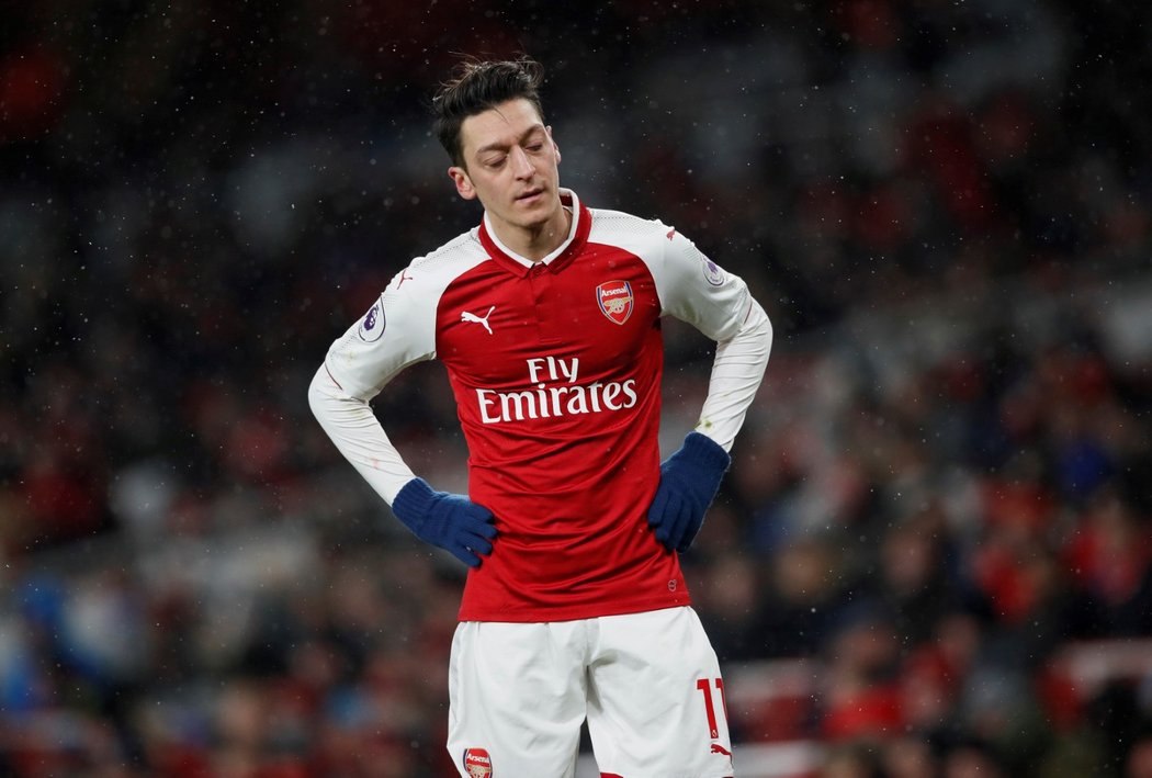 Záložník Mesut Özil těžce vstřebával prohru Arsenalu 0:3 s Manchesterem City