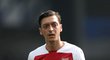 Středopolař Arsenalu Mesut Özil je opět pod palbou kritiky