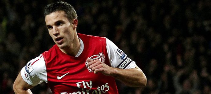 Robin van Persie zatím zůstává v Arsenalu. Nabídka Manchesteru United byla odmítnuta