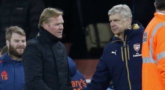 Wenger se pustil do sudího. A co těch 10 tutovek, setřel ho Koeman