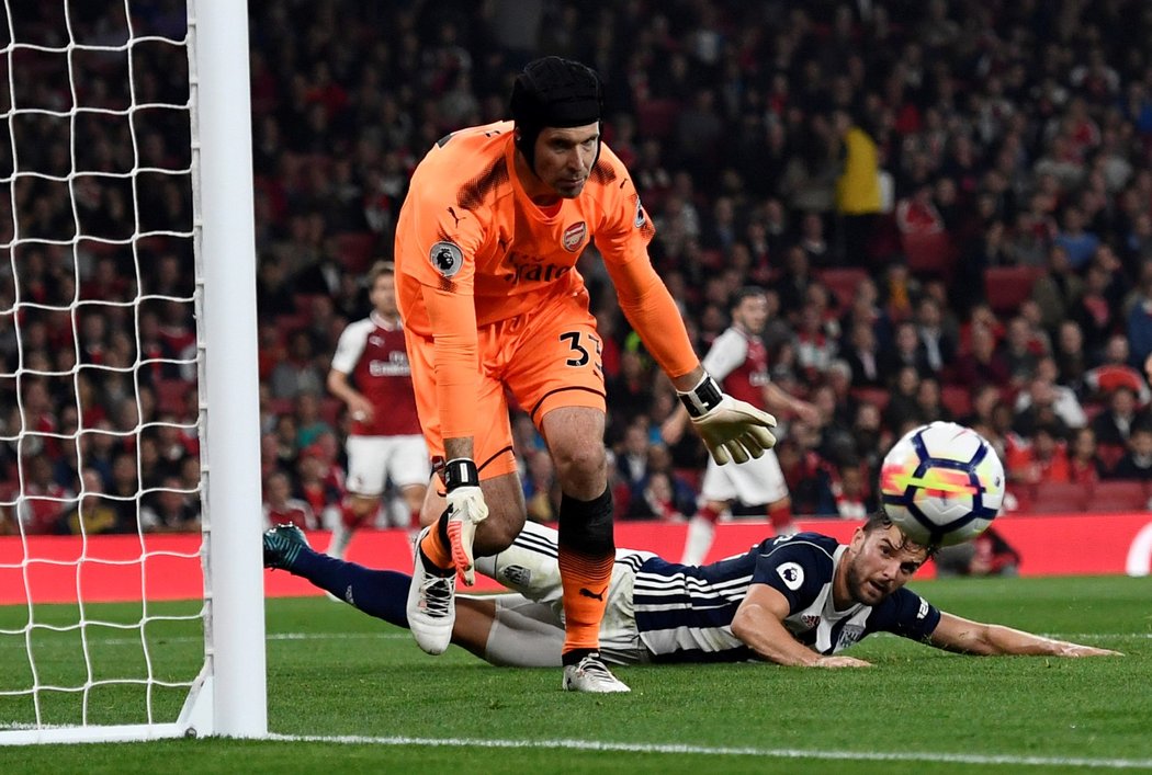 Petr Čech se musel proti West Bromwichi činit, ale čistým kontem pomohl k výhře 2:0