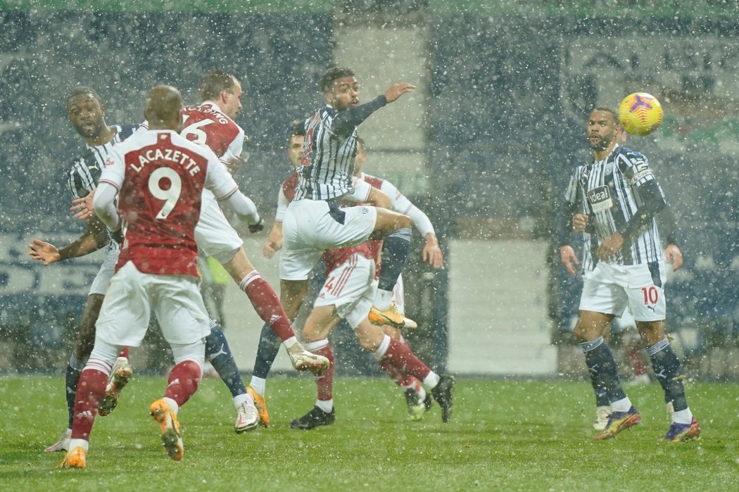 Arsenal se na hřišti West Bromwiche musel vypořádat i s pořádnou chumelenicí