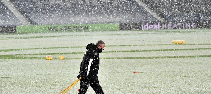 Správcové hřiště WBA měli před utkáním proti Arsenalu co dělat