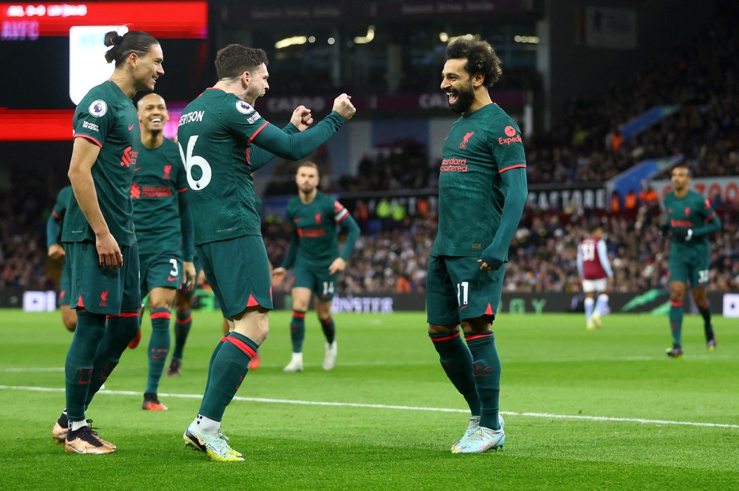 Fotbalisté Liverpoolu se radují z úvodní trefy Mohameda Salaha