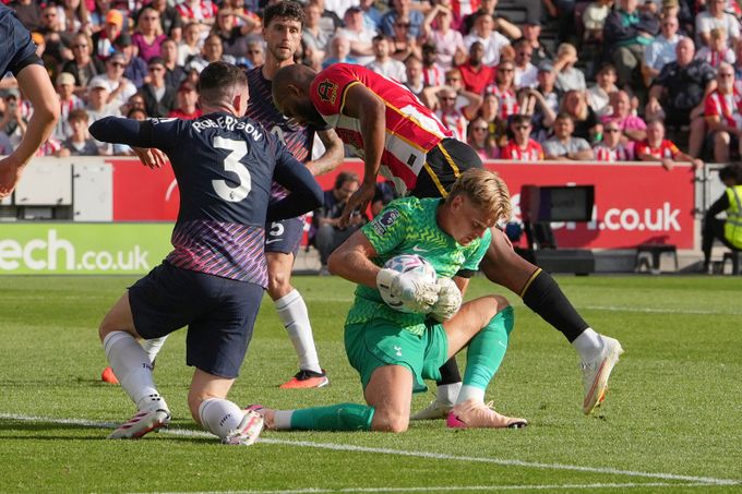 SESTŘIH: Arsenal na úvod ligy uspěl, senzační pád United. Kinský dostal tři góly SESTŘIH: Arsenal na úvod ligy uspěl, senzační pád United. Kinský dostal tři góly
